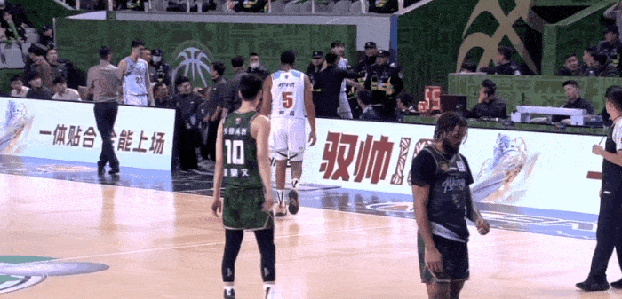 齐麟发文致歉：我未能控制自己的情绪 愿无条件接受CBA公司的处罚
